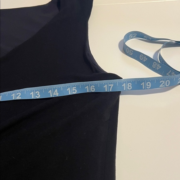 Lysse V-Neck Hip Tank - Picture 6 of 7